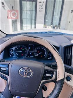 تۆیۆتا لاند کروزەر